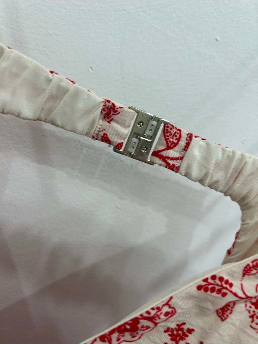 Abercrombie & Fitch lightweight red